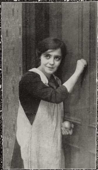Actor, Mildred Manning portraying character, Hetty Pepper in silent film version of "The Third Ingredient".