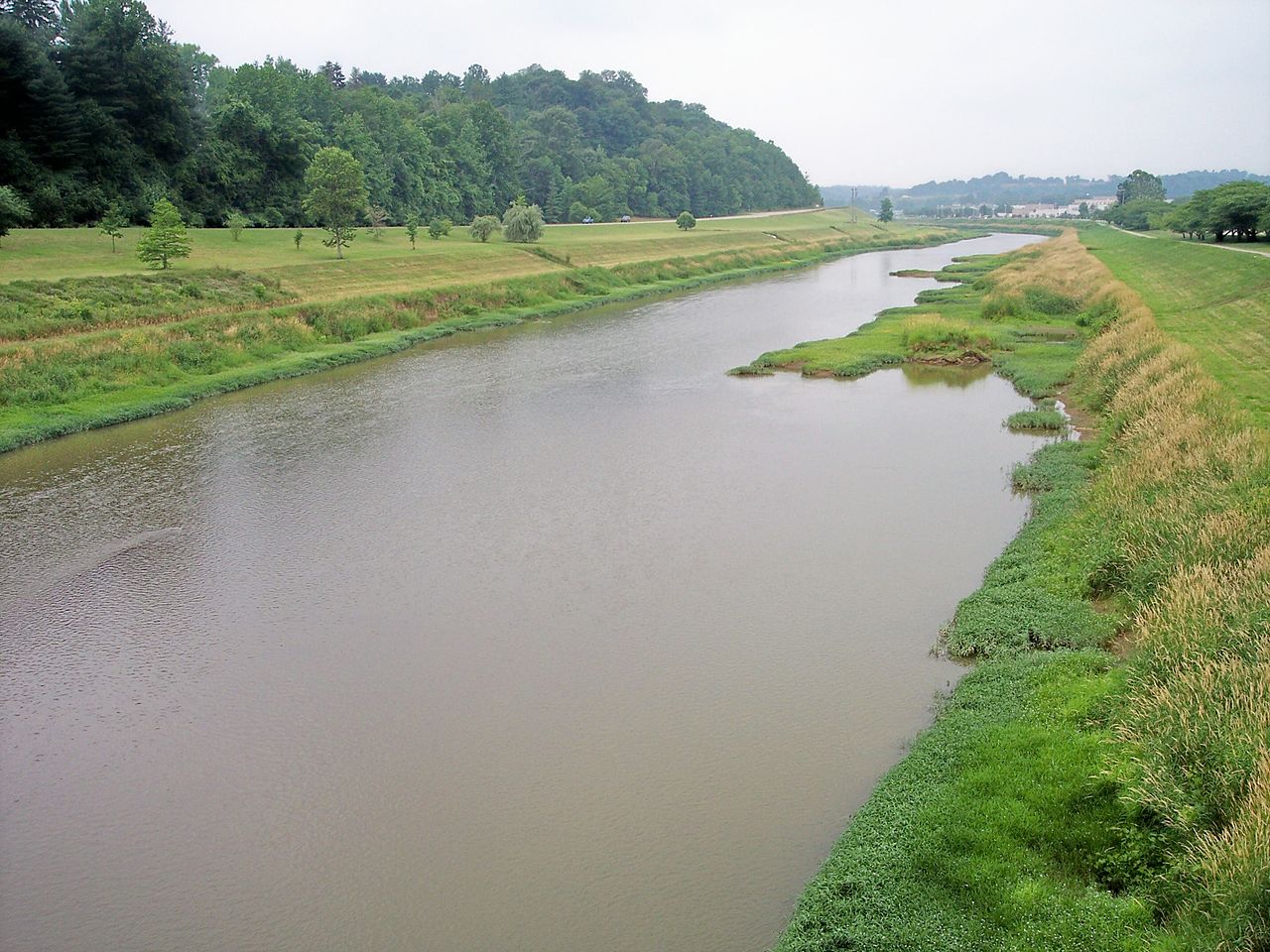 Image of channelized Hocking River by Tim Kiser.