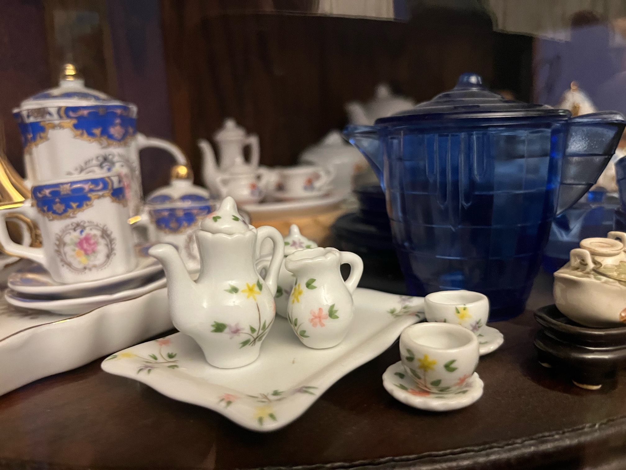 Photo of sample of miniature tea sets from the private collection.