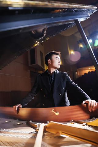 Image of our featured musical artist, Wenhao Zheng.