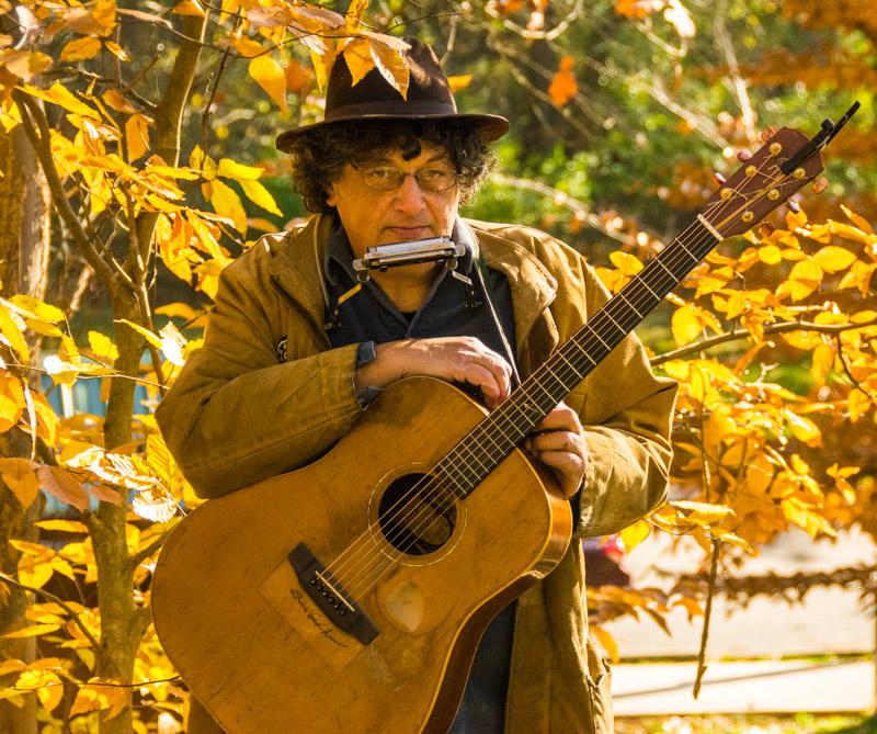 Image of musical performer, Steve Zarate.